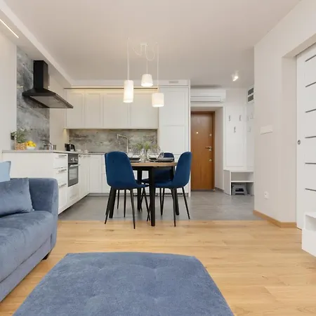 Apartment Centre Srebrna By Renters Warsaw
